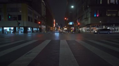 Los Angeles Şehir Merkezi Broadway Sürücü Şablonu 04. Cadde 'de güneye doğru gidiyor.