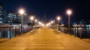 San Francisco Rıhtımı 7 ve Şehir Merkezi Skyline ve Piramit Zamanı Kalkışı Kaliforniya ABD