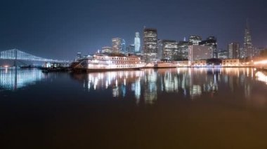 San Francisco Skyline ve Bay Köprüsü Okyanus Yansımaları 7.
