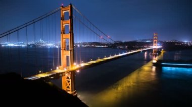 San Francisco Skyline Golden Gate Köprüsü Okyanus Kaliforniya ABD 'ye Yansıdı