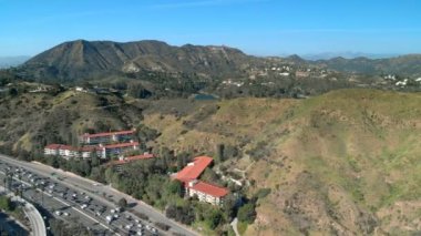 Hollywood Çevre Yolu Pan 'ın Los Angeles' tan Kaliforniya 'ya Havadan Çekimi