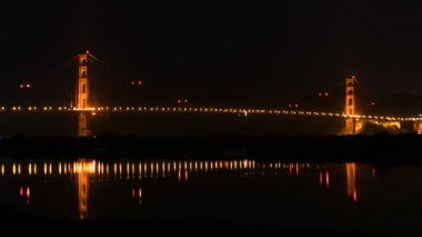 Golden Gate Köprüsü Gece Kaliforniya 'da Okyanus Yansımaları