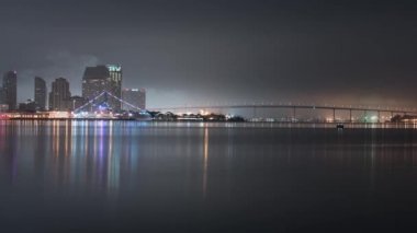 San Diego Coronado Köprüsü Ocean Night Lapse Pan Right California ABD