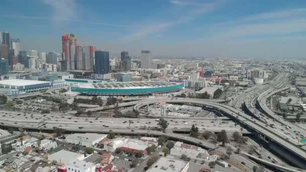 Luftaufnahme Los Angeles Downtown Freeway Interchange Traffic Hyperlapse Descend California — Stockvideo