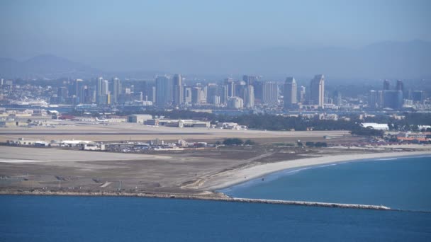 圣地亚哥空中航线和海军航空站北岛哈尔西机场美国加利福尼亚州 — 图库视频影像