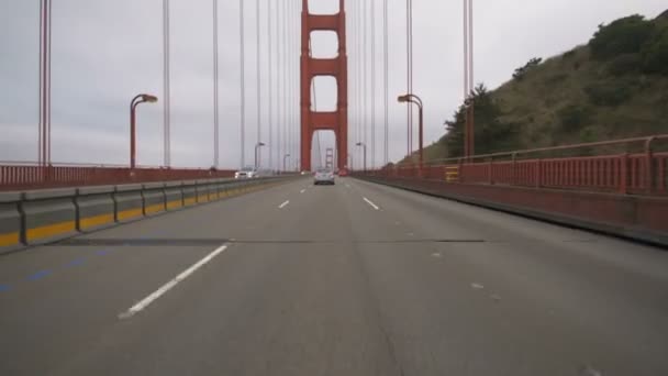 Plantilla Conducción Del Puente Golden Gate San Francisco Clima Nebuloso — Vídeos de Stock
