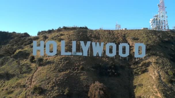 Luchtfoto Van Hollywood Sign Backward Low Angle Californië Usa — Stockvideo