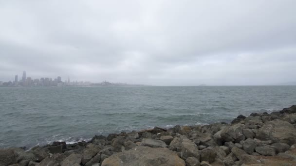 San Francisco Skyline Bay Bridge Fog Daytime California Usa — Stok video