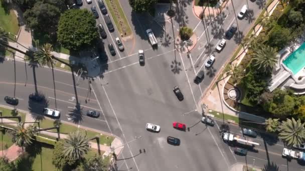 Tembakan Udara Dari Intersection Streets Crossing Left Spin — Stok Video