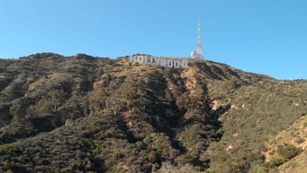 Sinal Hollywood Aerial Shot Low Angle Elevate Califórnia Eua — Vídeo de Stock
