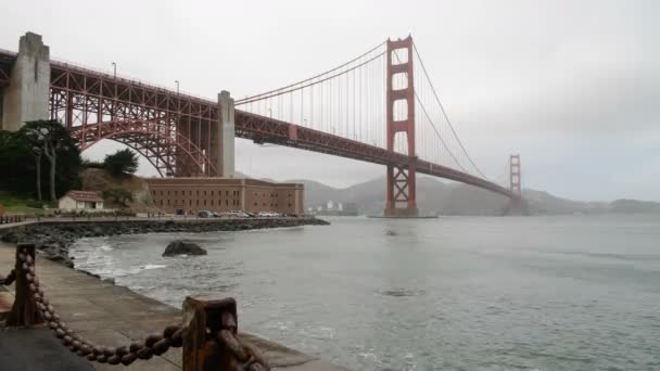 Мост Золотые Ворота Сан Франциско Туман Проходят Через Дневную Калифорнию — стоковое видео