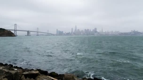 San Francisco Skyline Fog Treasure Island Time Lapse Daytime California — 图库视频影像