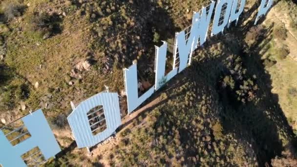 Εναέρια Υπέρπτωση Του Hollywood Sign Backward Tilt Reveal Καλιφόρνια Ηπα — Αρχείο Βίντεο