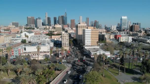 Лос Анджелес Воздушный Установить Выстрел Центре Города Бульвара Уилшир Спуститься — стоковое видео