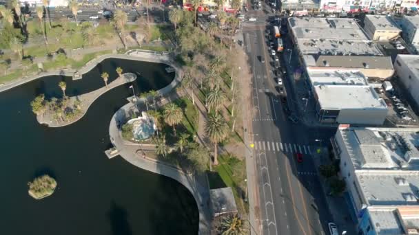 Los Angeles Aerial Tilt Downtown Macarthur Park Lake 7Th California — Video Stock