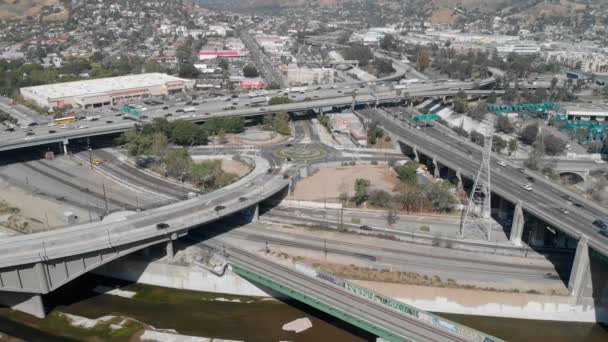 Aerial Shot Freeway Train Track Interchange Los Angeles Kalifornia Usa — Wideo stockowe