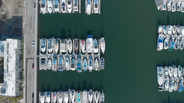 Aerial Top View Luxury Boats Resort Marina Tracking Δεξιά Καλιφόρνια — Αρχείο Βίντεο