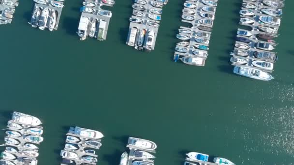 Aerial Top View Luxury Boats Resort Marina Right Spin Καλιφόρνια — Αρχείο Βίντεο