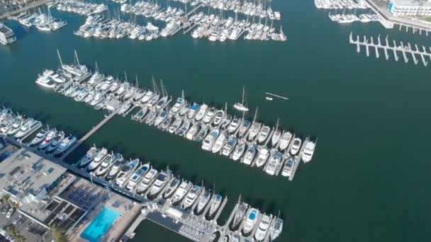 Aerial View Luxury Boats Ships Inn Resort Marina Forward Καλιφόρνια — Αρχείο Βίντεο