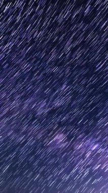 Haziran Astrofotoğrafçılığının Dikey Çekim Yıldız İzleri Gece Gökyüzü Hızı