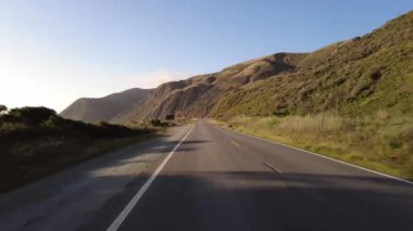 Big Sur Pasifik Sahil Otoyolu 5 Big Creek Köprüsü 'nden Cape San Martin 01 Arka Görüş çok kameralı Kaliforniya plakalı ABD