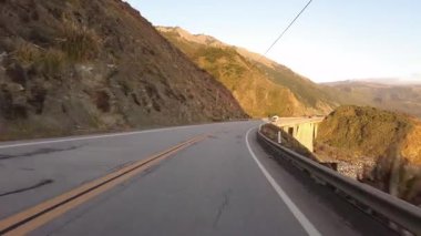 Big Sur Pasifik Sahil Otoyolu 5 Big Creek Köprüsü 'nden Cape San Martin 04 Front View Çok Kameralı California plakalı ABD