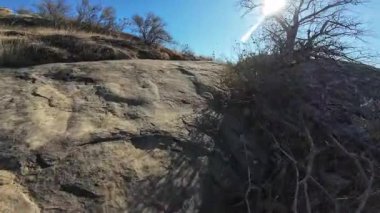 Sinekkuşu Swing Mağarası Yürüyüş Yolu Dik Tepeye Tırmandı - Aksiyon Kamerası Simi Vadisi Kaliforniya ABD