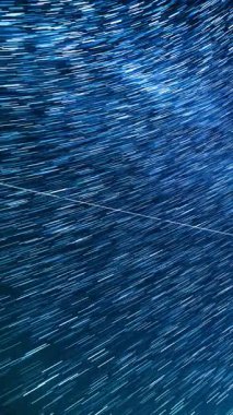 Astrofotoğrafçılığın Doğu Gökyüzü Yıldız İzlerinde Dikey Çekim Gece Gökyüzü Zaman Hızı