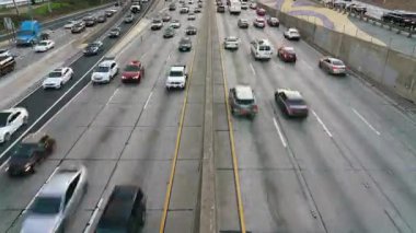 Los Angeles 'ın Günbatımı Zaman Süreleri Şehir Merkezi Yoğun Otoyol Trafiği 24 mm Kaliforniya ABD