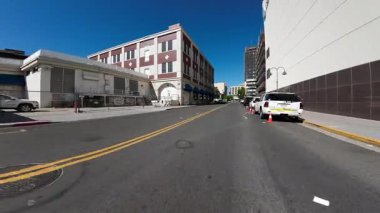 Reno Şehir Merkezi 08 Front View St Southbound 1. St Driving Plaka Nevada ABD Ultra Geniş