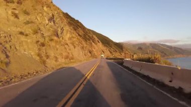 Big Sur Pasifik Sahil Otoyolu 5 Big Creek Köprüsü 'nden Cape San Martin 05 Front View Çok Kameralı California plakalı ABD