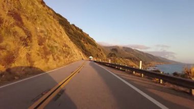 Big Sur Pasifik Sahil Otoyolu 5 Big Creek Köprüsü 'nden Cape San Martin 06 Ön Manzara Çok Kameralı Kaliforniya plakalı ABD