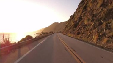 Big Sur Pasifik Sahil Otoyolu 5 Big Creek Köprüsü 'nden Cape San Martin 06 Arka Görünüm Kaliforniya plakalı çoklu kameralı araç plakası.