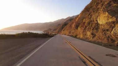 Big Sur Pasifik Sahil Otoyolu 5 Big Creek Köprüsü 'nden Cape San Martin 08 Arka Görüş Çok Kameralı Kaliforniya plakalı ABD