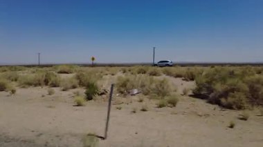 395 Sahne Byway Güney 5 Kızıl Kaya Kanyonu 12. Mojave 3 Çeyrek Kameralı Araç Plakası Sierra Nevada California