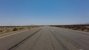 395 Sahne Byway Güney 5 Kızıl Kaya Kanyonu Mojave 12 Ön Manzara Çok Kameralı Araç Plakası Sierra Nevada California Dağı