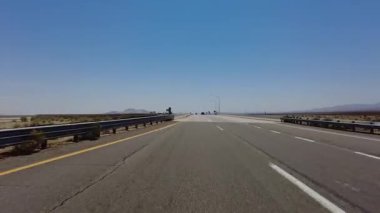 395 Sahne Byway Güney 5 Kızıl Kaya Kanyonu Mojave 13 Ön Manzara Çok Kameralı Araç Plakası Sierra Nevada California Dağı