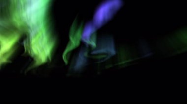 Aurora Senfonisi Canlandırılmış Kuzey Işıkları Yeşil ve Mor Döngü