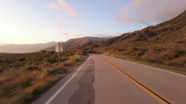 Big Sur Pasifik Sahil Otoyolu Güney 5 Big Creek Köprüsü 'nden San Martin Burnu 14. Arka Görünüm Çok Kameralı Kaliforniya plakalı ABD