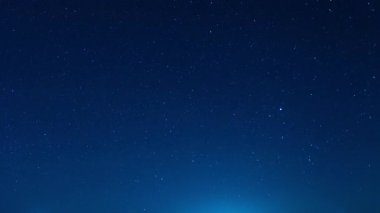 İlkbahar mevsiminde Starry Kuzeydoğu Gökyüzü Hızlandırılmış Astrofotoğrafçılık