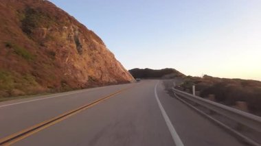 Big Sur Pasifik Sahil Otoyolu 5 Big Creek Köprüsü 'nden Cape San Martin 17 Front View Çok Kameralı California plakalı ABD