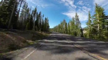 Krater Gölü Ulusal Parkı Mazama Köyü Doğu Girişi 02 Arka Manzara Sürücü Plakası Oregon