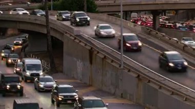 Hızlı Hareket Eden Arabalar Trafik Saati Otoyol Rampası Günbatımı Trafik Sürati Sürati
