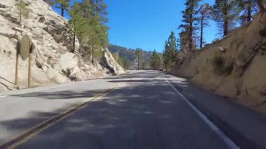 Angeles Crest Otoyolu Yazı 3 Chilao Kampı 'ndan Doğu' ya Waterman Dağı 11 Front View Sürücü Plakası Angeles Ulusal Ormanı ABD