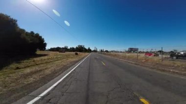 Kaliforniya Şarap Köyü Üzüm bağları 03 Sonoma Eyaleti Arkadan Bakış Arkası Sürücü Plakaları ABD Ultra Geniş Geniş