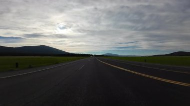 Amerika Kuzeybatı Kırsal Orman Yolu 04 Arka Manzara Odessa Sürücü Plakası Oregon ABD