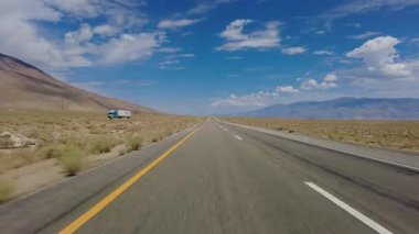 395 Manzara Byway Northbound 4 Owens Gölü 'nden Lone Pine 07 Front View Çok Kameralı Araç Plakası Sierra Nevada California