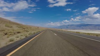 395 Kuzey Yolu 4 Owens Gölü 'nden Lone Pine 08 Front View Çok Kameralı Araç Plakası Sierra Nevada California Mt.