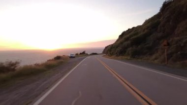 Big Sur Pasifik Sahil Otoyolu 6 Cape San Martin 'den Ragged Point 04 Arka Manzara Çok Kameralı Kaliforniya plakalı ABD