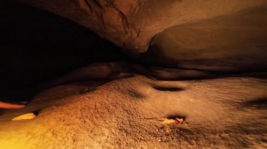 Sinekkuşu Tüneli Mağarası 'ndaki mağara Dolly' nin Karanlığa Dönüşü - Aksiyon Kamerası Simi Vadisi Kaliforniya ABD